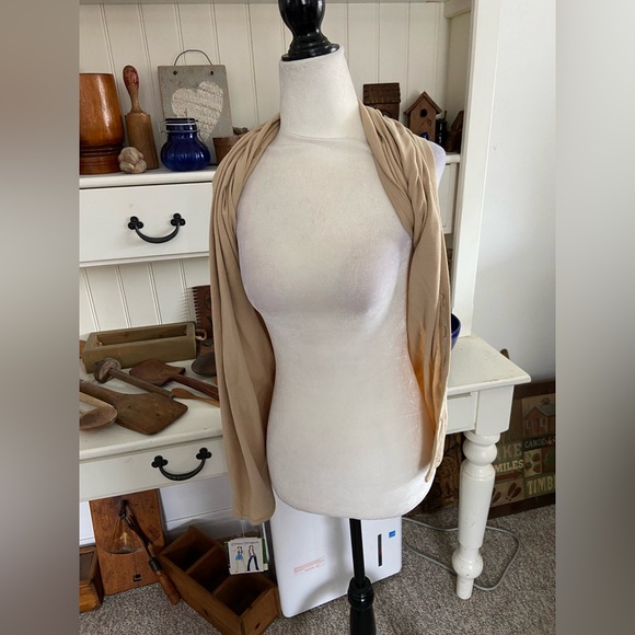 Chloe Angus - Picture 3 of 8